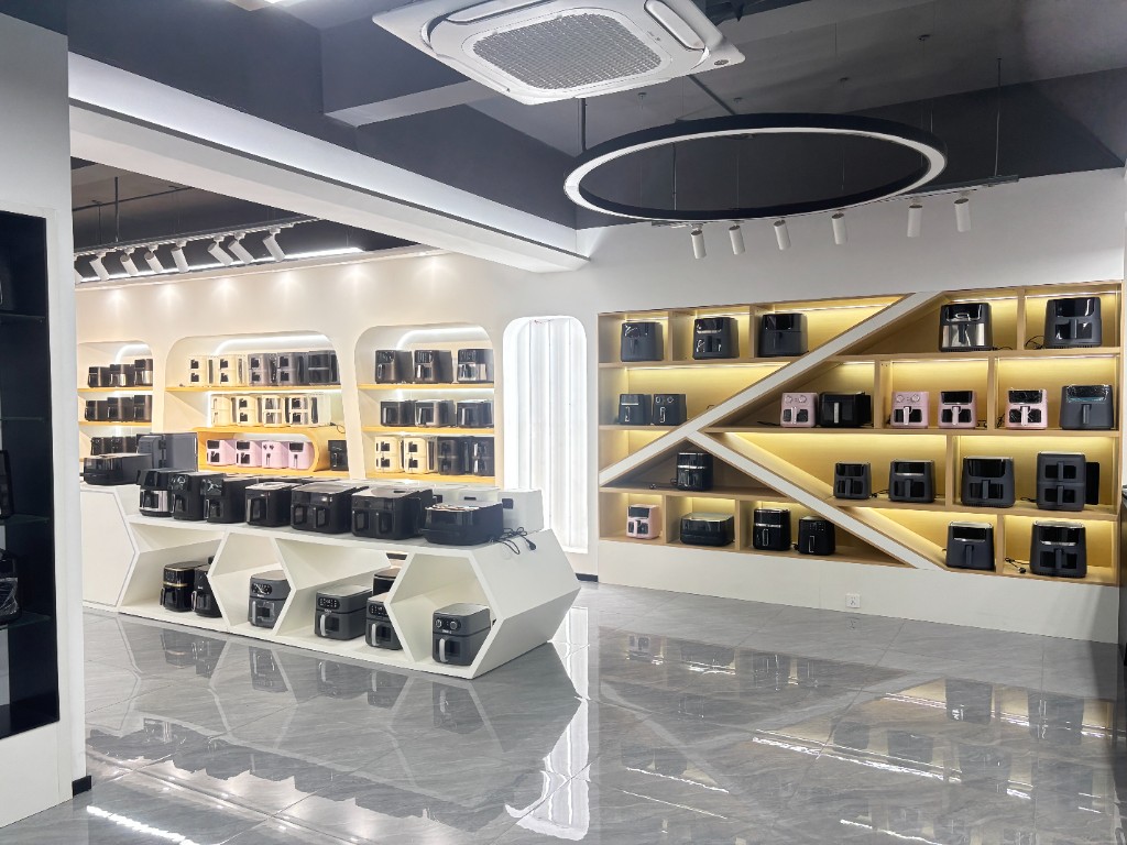 Lovur showroom display shelves